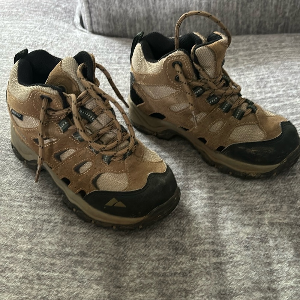 Outland Redmond, waterproof youth, hiking boots 🦖bundle and save!!